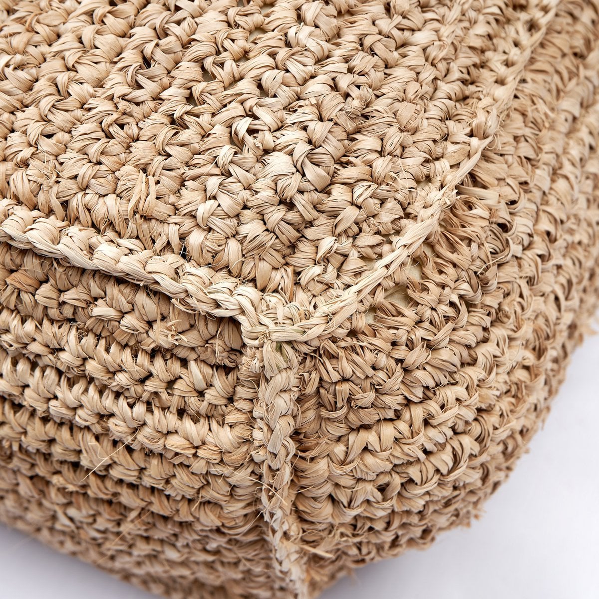 Padar Zitpoef – Handgeknoopt Raffia met Katoen- en Kokosvulling