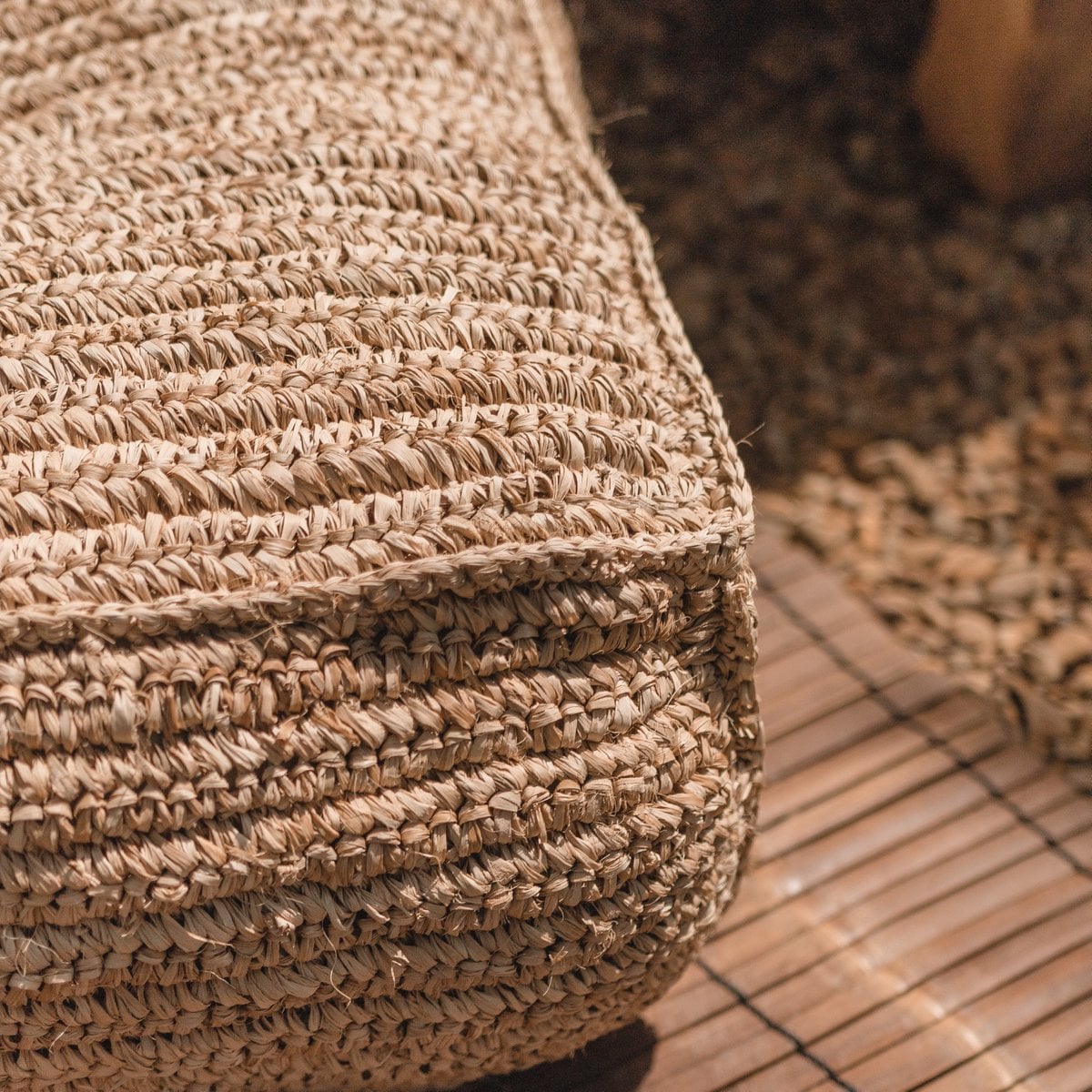 Padar Zitpoef – Handgeknoopt Raffia met Katoen- en Kokosvulling